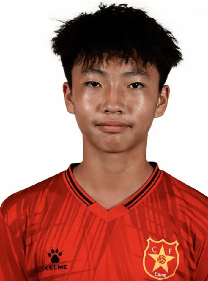 12岁中国边锋李昊炎加盟巴萨拉玛西亚青训，开启