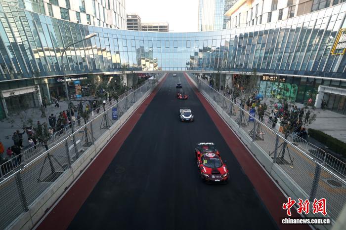 2025年GT世界挑战赛北京收官之夜，原力车队凭稳